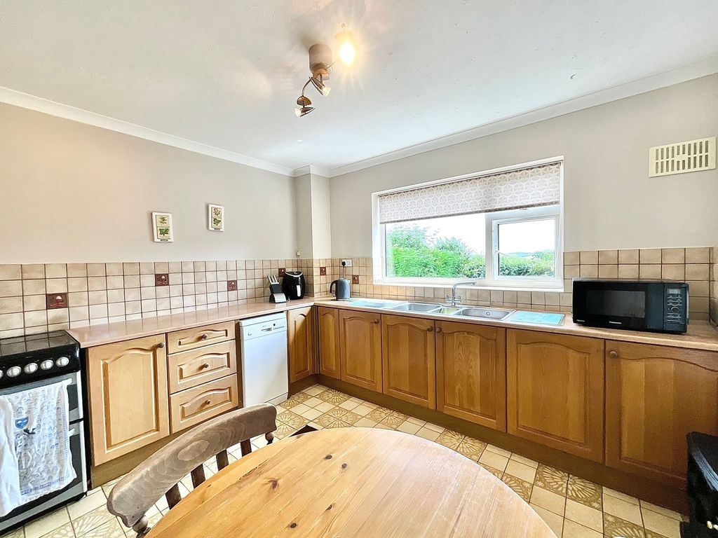 Property photo 2 of 33