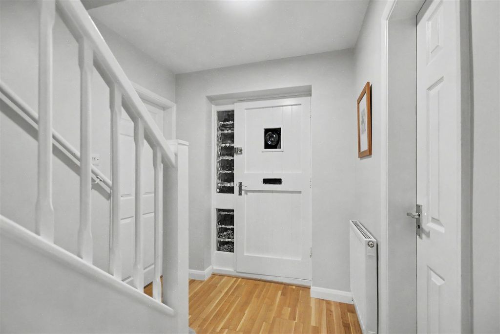 Property photo 3 of 24 Entrance Hall_2.Jpeg