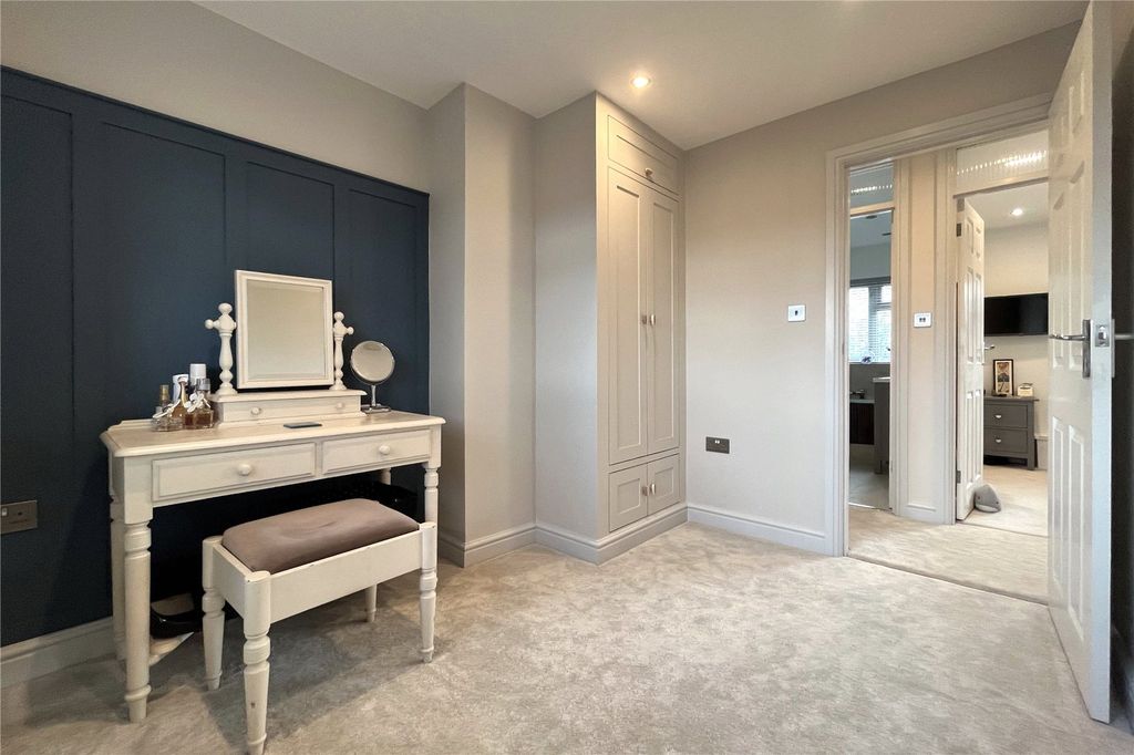 Property photo 3 of 18 Picture No. 06