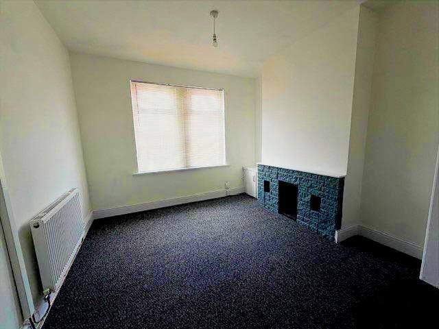 Property photo 3 of 11 Living.Jpg