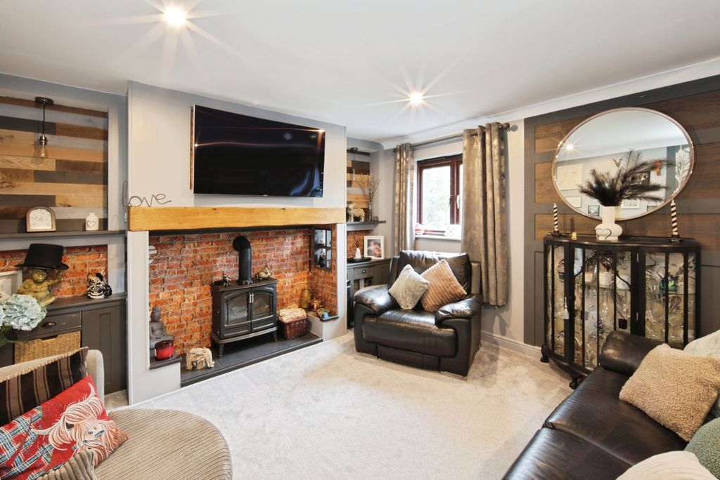 Property photo 2 of 16 Pbox-Img.Jpg