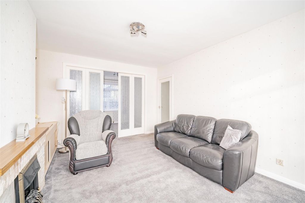 Property photo 3 of 21 8 Burnhaven Gardens Dundee-6.Jpg