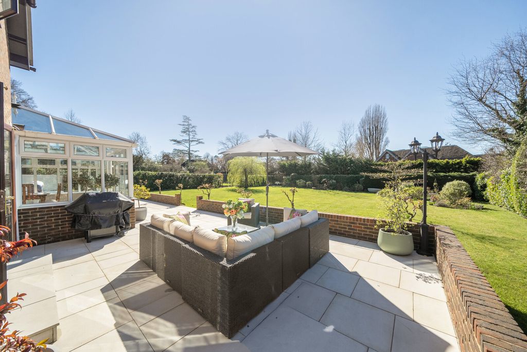 Property photo 2 of 25 Garden