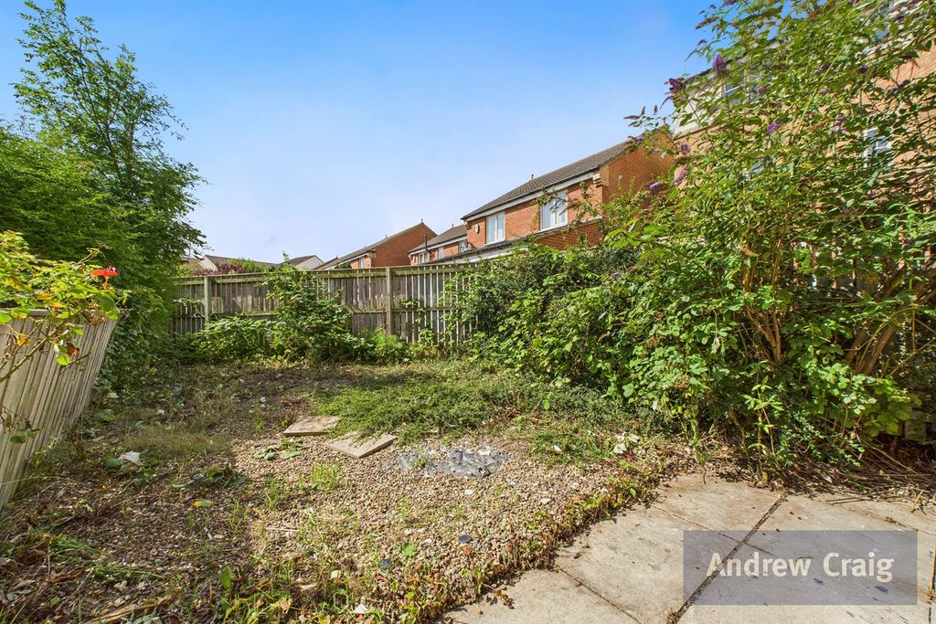 Property photo 3 of 8 Garden