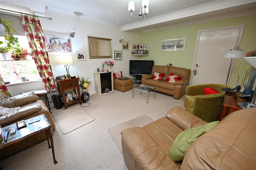 Property photo 2 of 11 Living Room1.Jpg