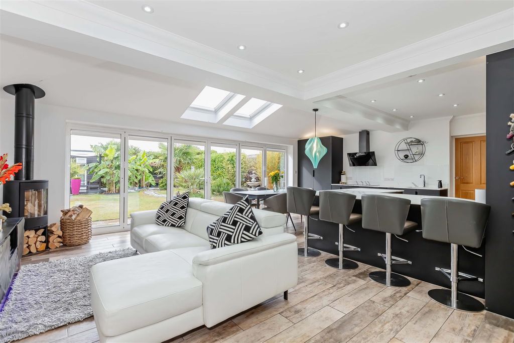 Property photo 2 of 32 Pigeonhouse Lane.Jpg