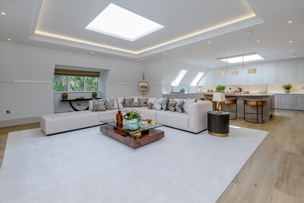 Property photo 2 of 12 Image