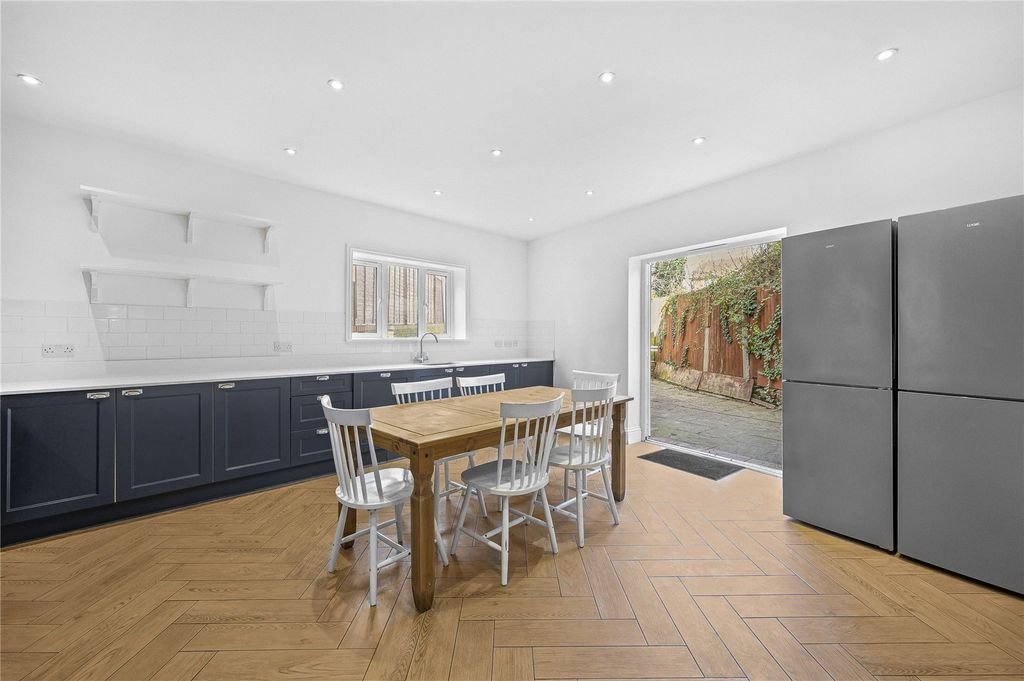 Property photo 3 of 27 Picture No. 16