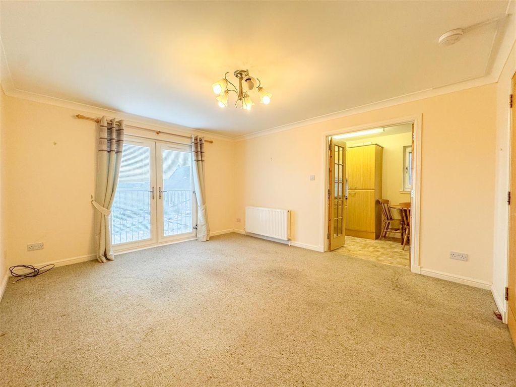 Property photo 2 of 15 Lounge