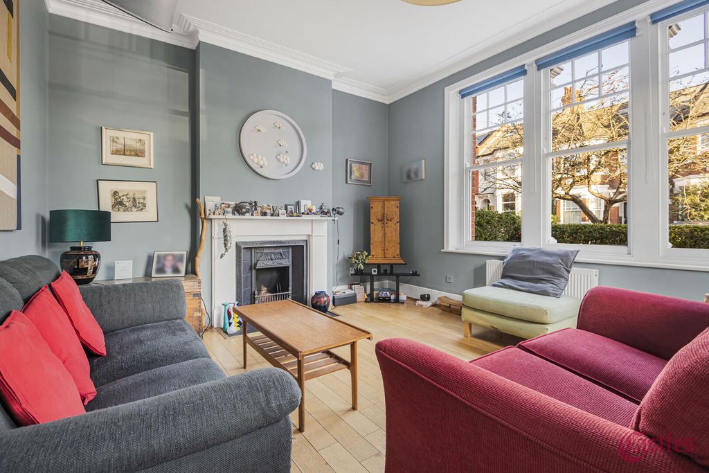 Property photo 1 of 14 Living Room