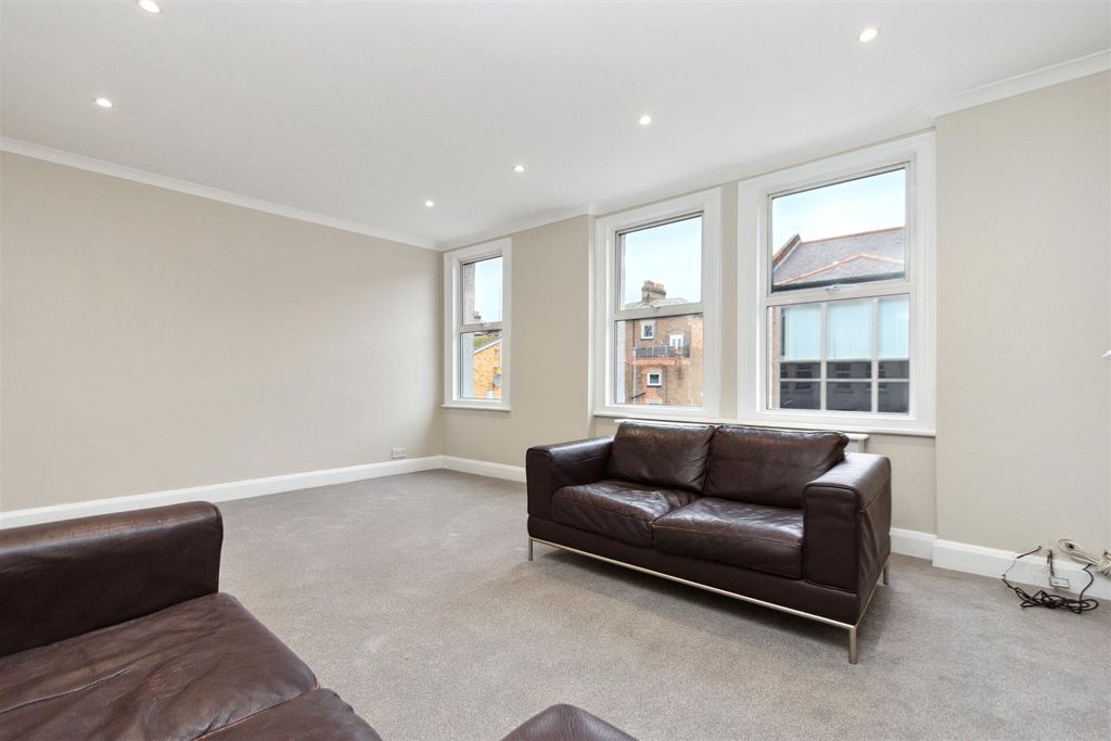 Property photo 1 of 8 Flat 2 3 Garratt Terrace Sw17 Reception 3.Jpg