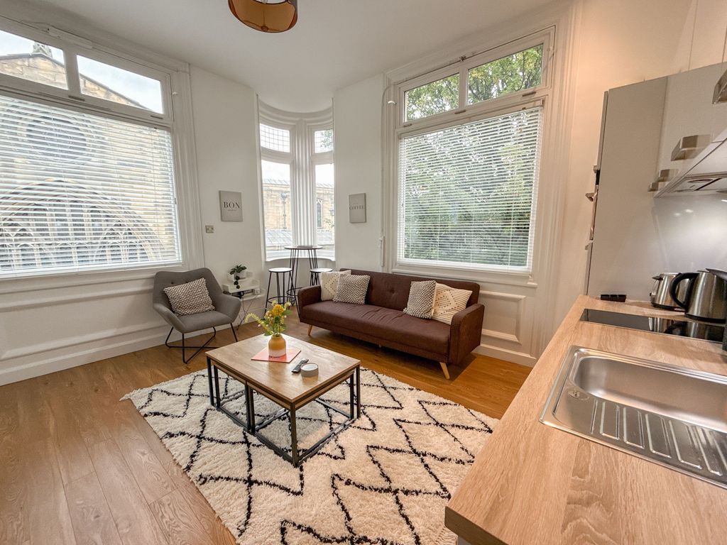 Property photo 2 of 9 Lounge