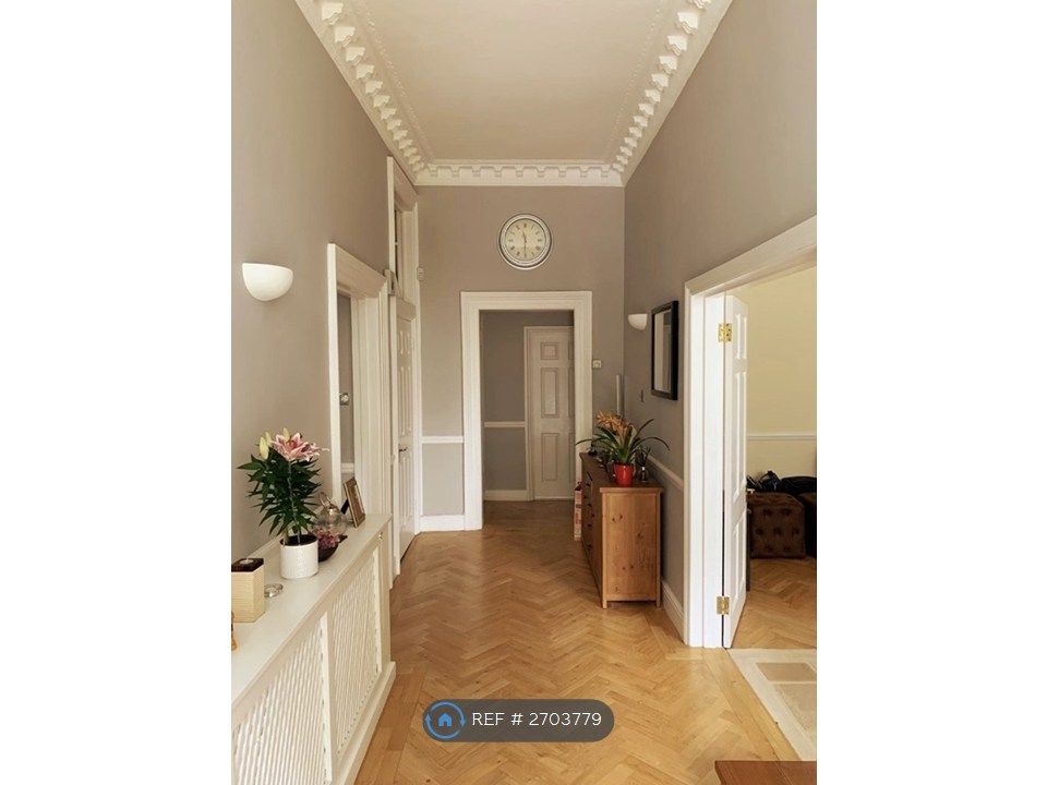 Property photo 2 of 10 Hallway