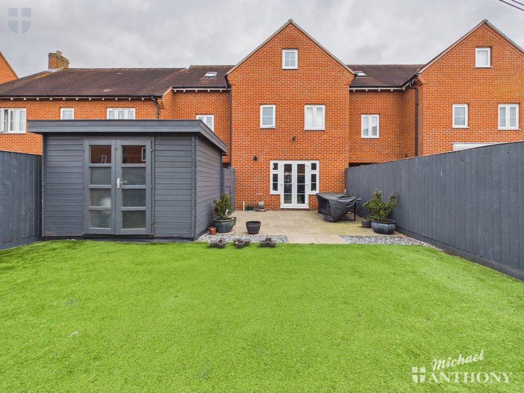 Property photo 3 of 17 Cam03852G0-Pr0615-Still019