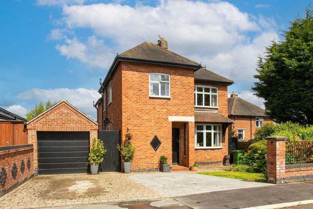 Property photo 1 of 33