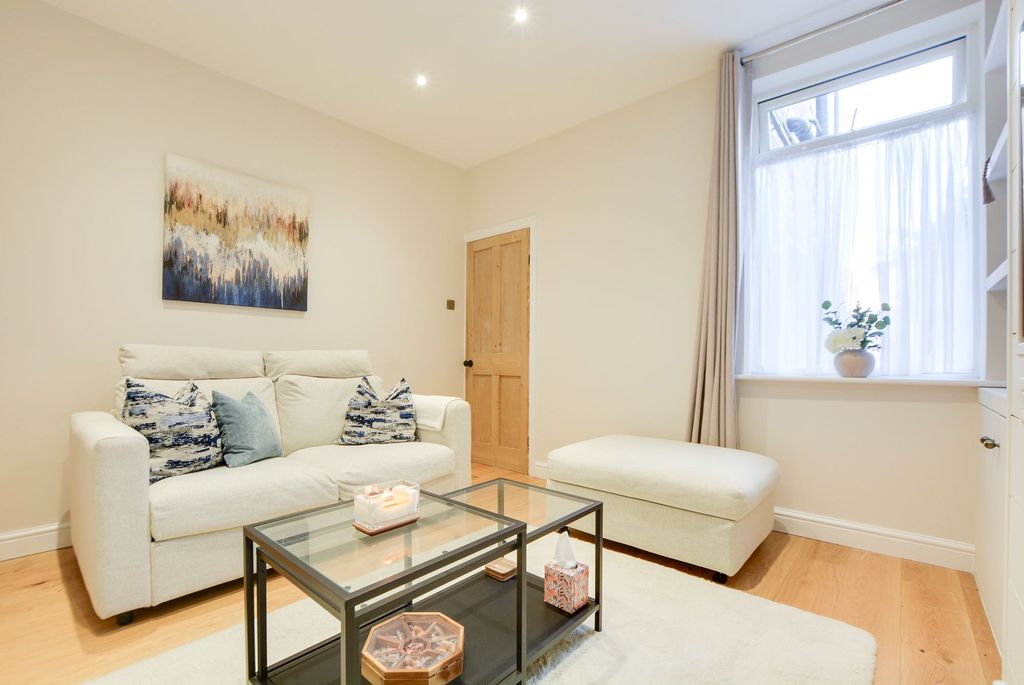 Property photo 3 of 18