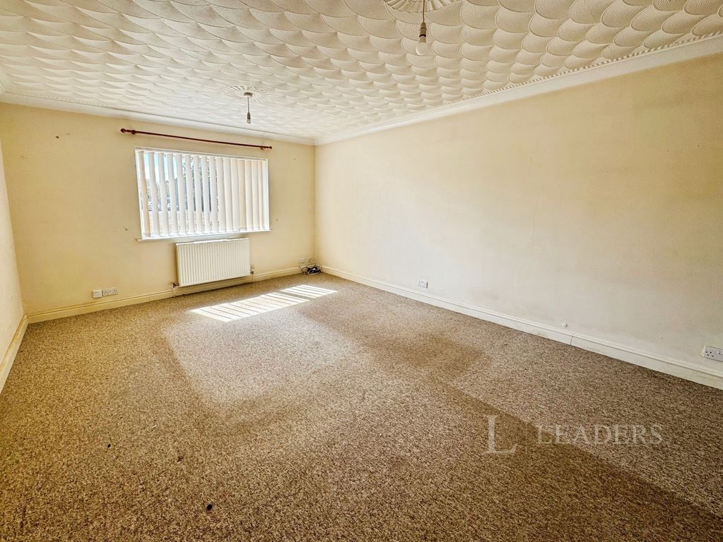 Property photo 3 of 17 Lounge