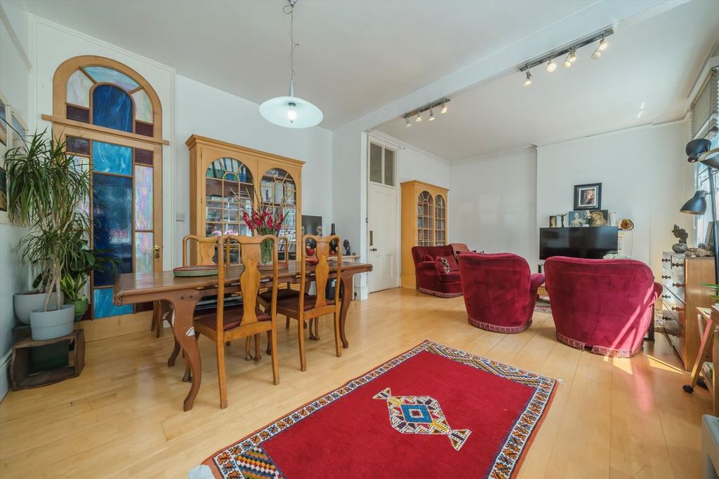 Property photo 2 of 8