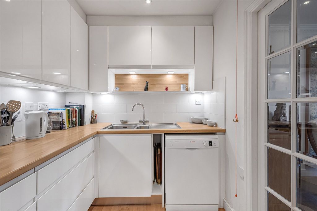 Additional image 7 of 3 bed flat for saleThe Cloisters, Pegasus Grange OX1.