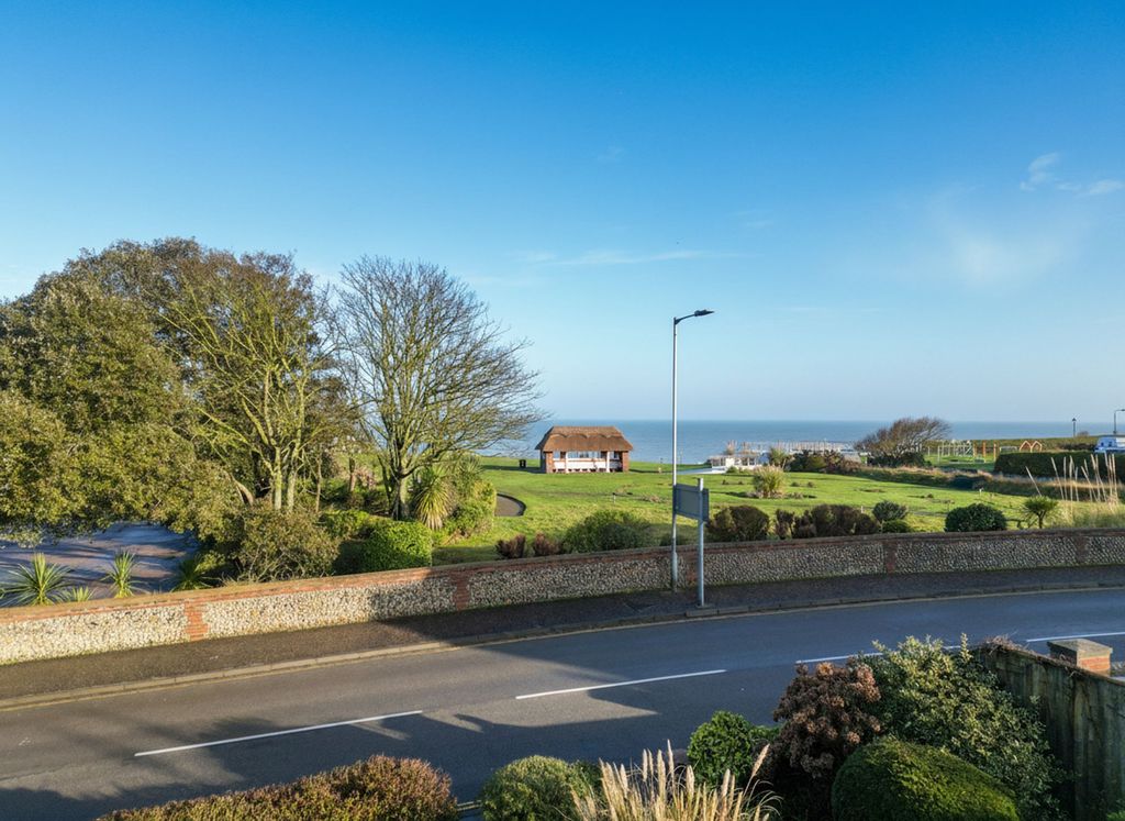 Property photo 2 of 36