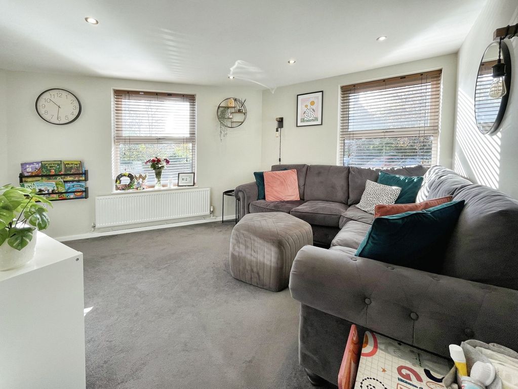 Property photo 3 of 12