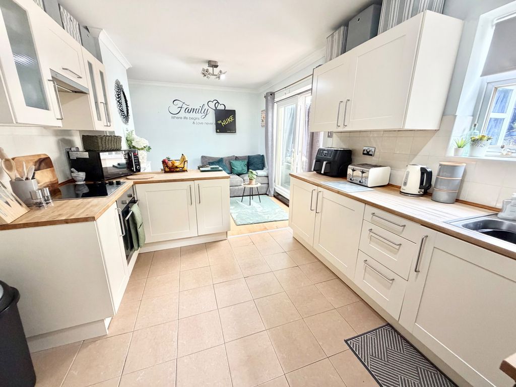 Property photo 2 of 26