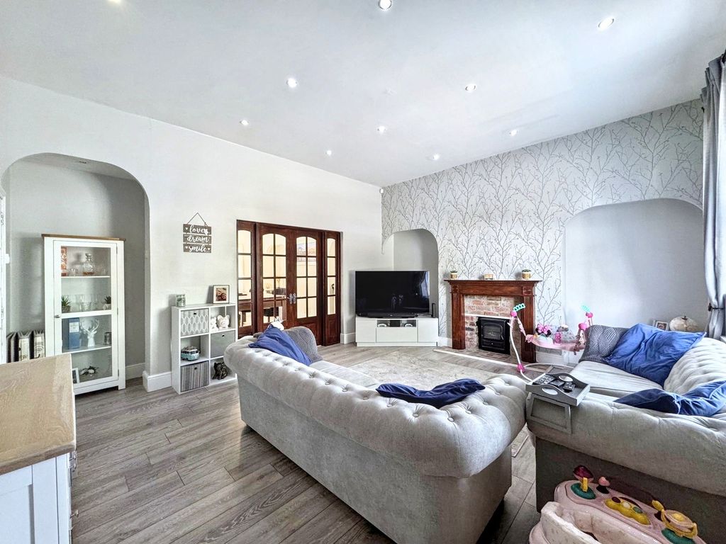 Property photo 2 of 25