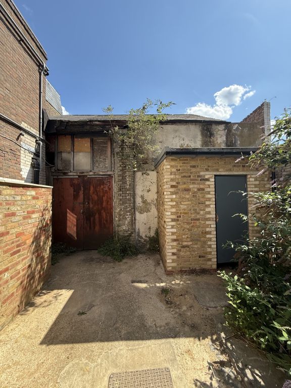 Property photo 1 of 2