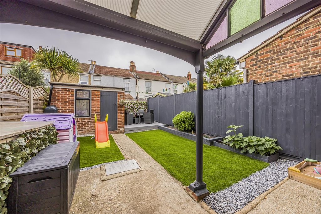 Property photo 2 of 16 79 Folkestone Road, Portsmouth-Porticomarketing-So