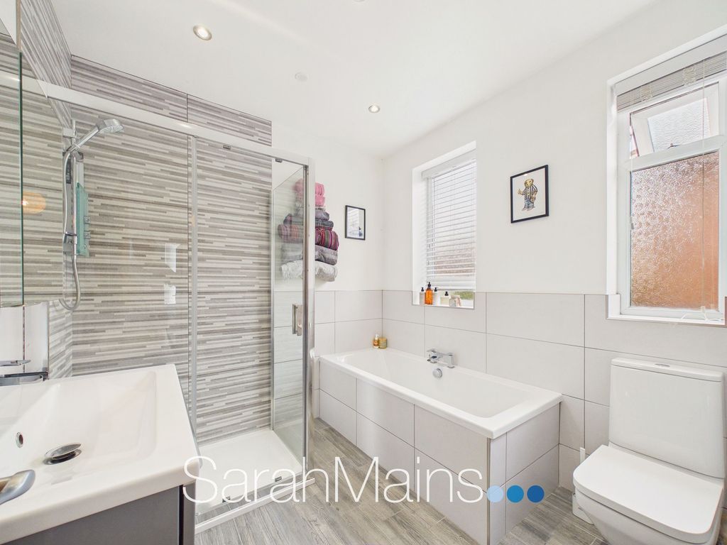 Property photo 3 of 15 Bathroom