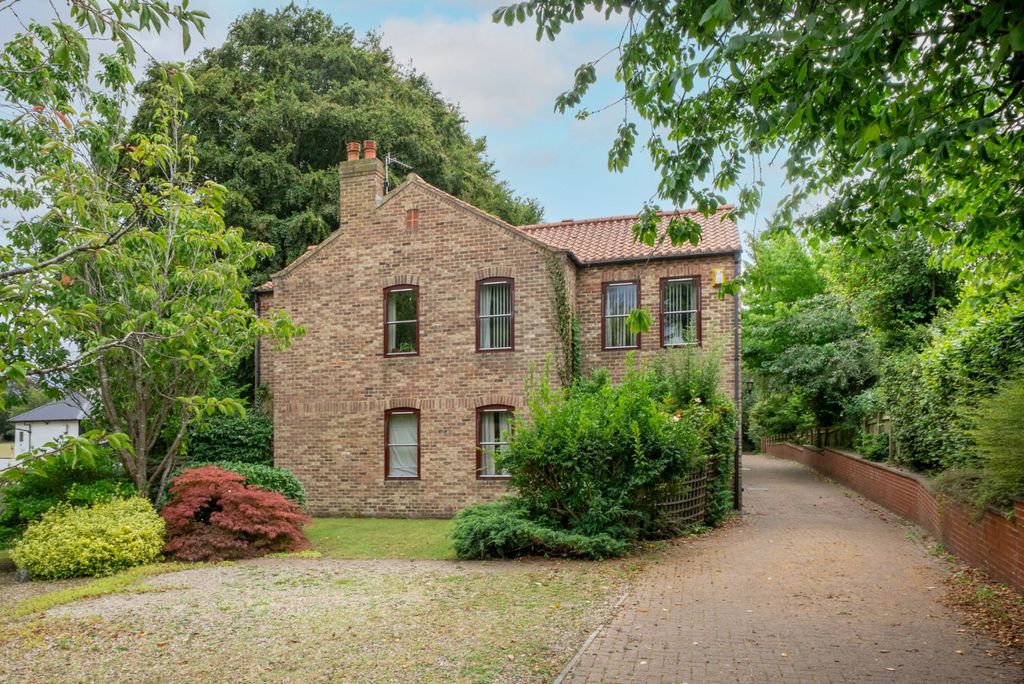 Property photo 2 of 13 Picture No. 32