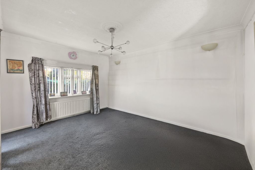 Property photo 3 of 12 Photo 6