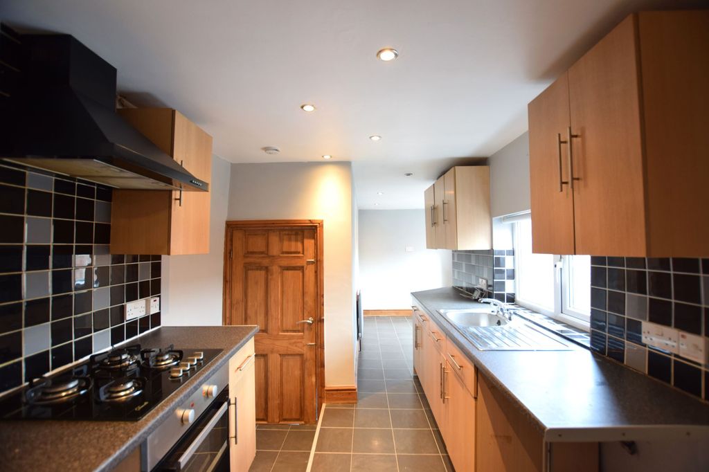 Property photo 1 of 7 Kitchen