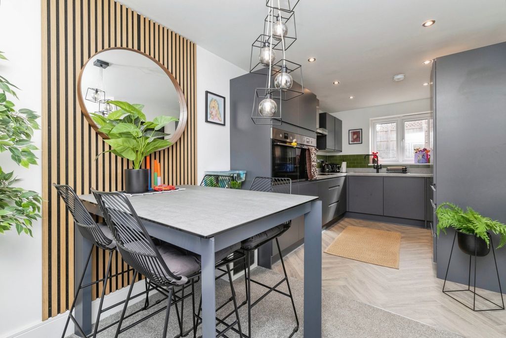 Property photo 3 of 16 Pbox-Img.Jpg