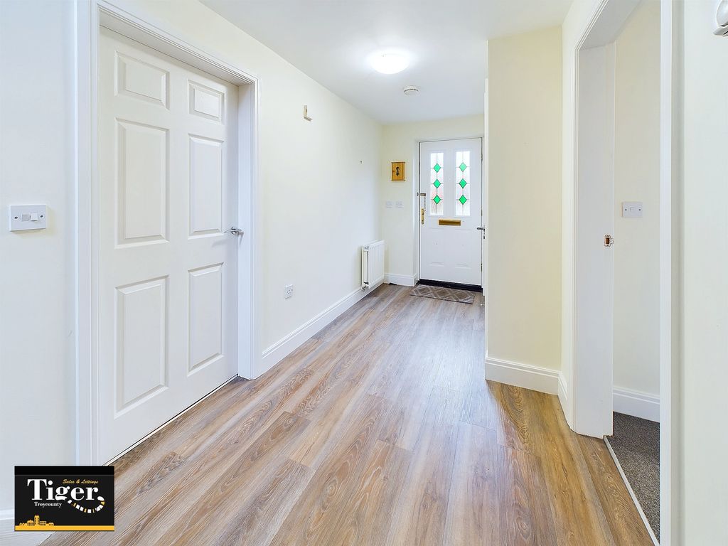 Property photo 3 of 24 Cam02176G0-Pr0441-Still008