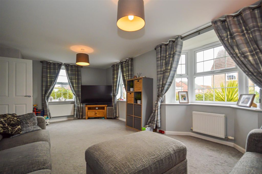 Property photo 3 of 16 Living Room