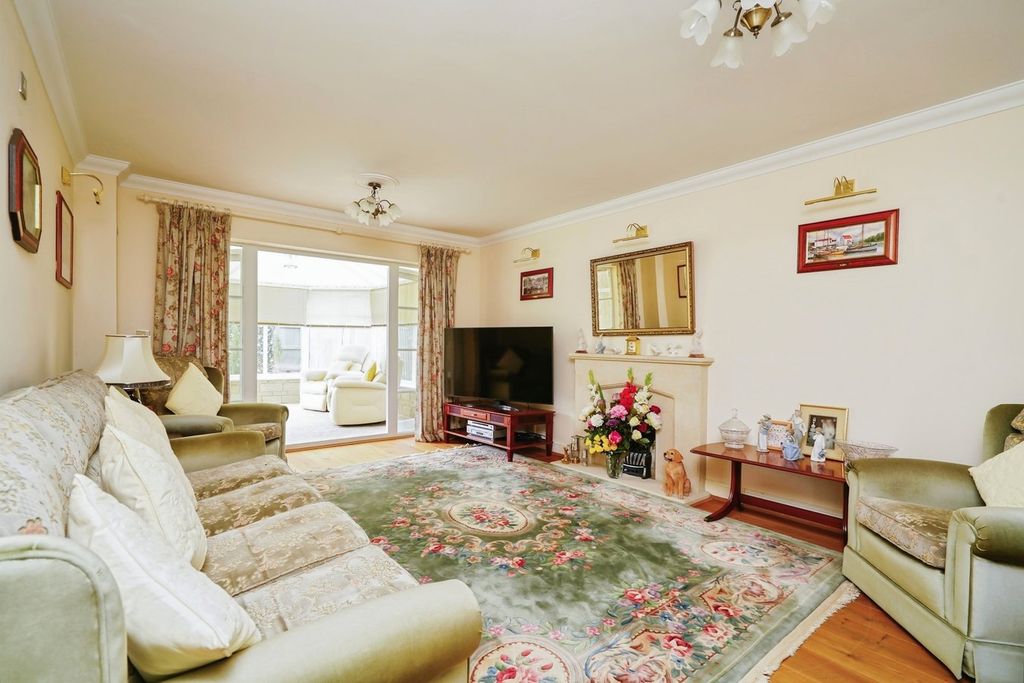 Property photo 2 of 21