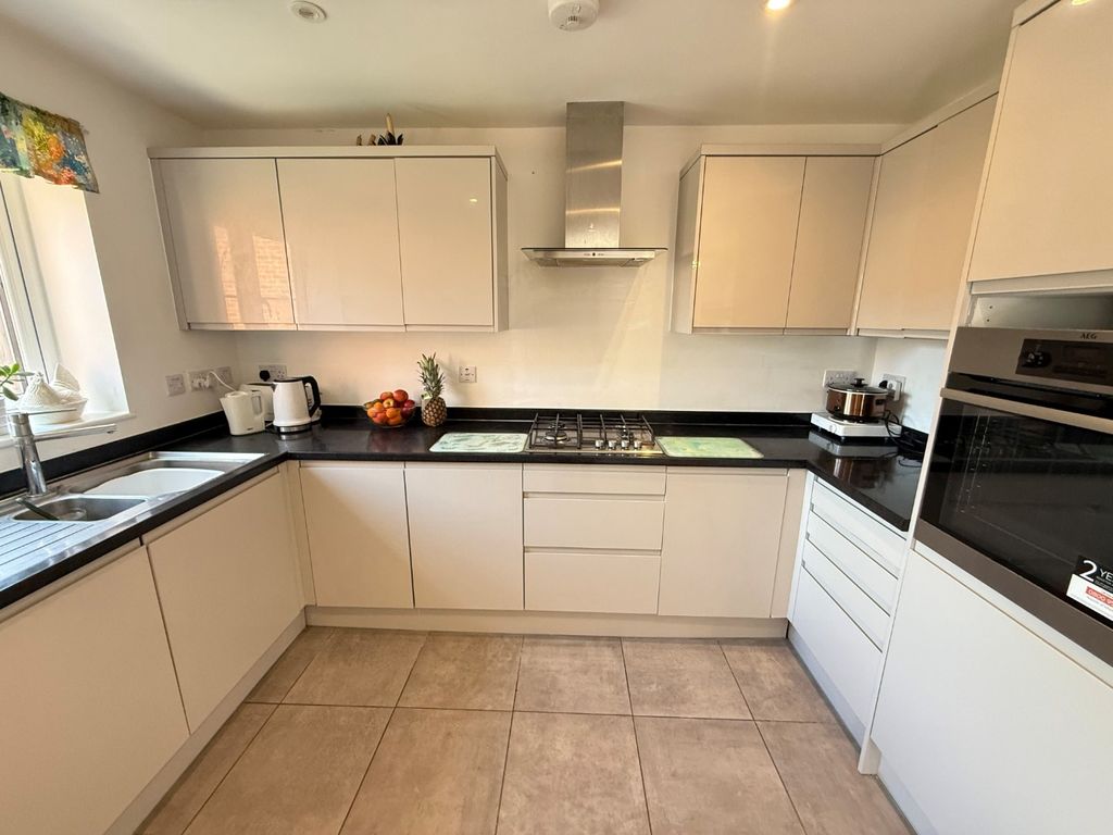 Property photo 2 of 15 4277931