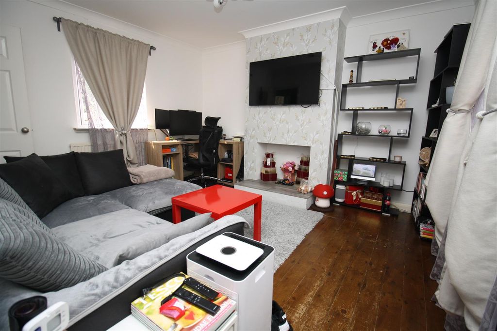 Property photo 2 of 18