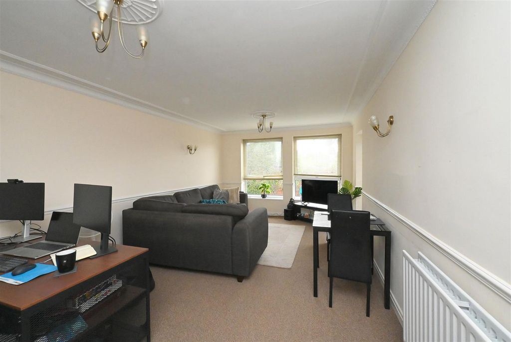 Property photo 3 of 13 Lounge.1.Jpg