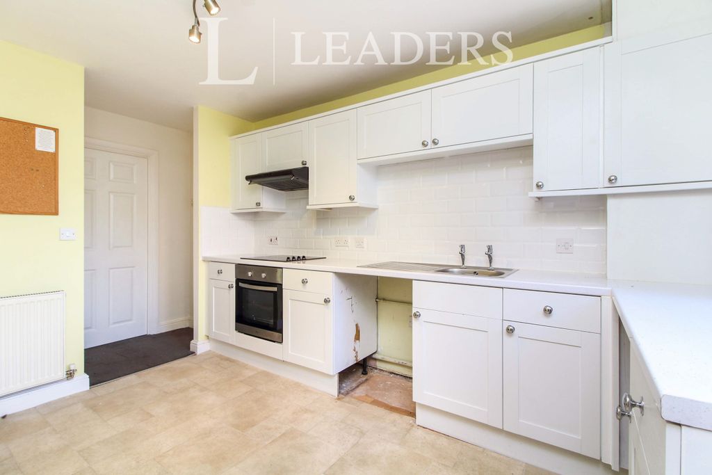 Property photo 3 of 10 Kitchen