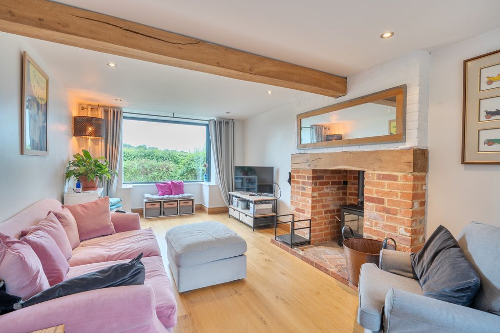 Property photo 3 of 19 Rosewood