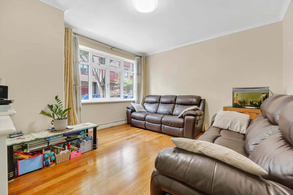 Property photo 2 of 25