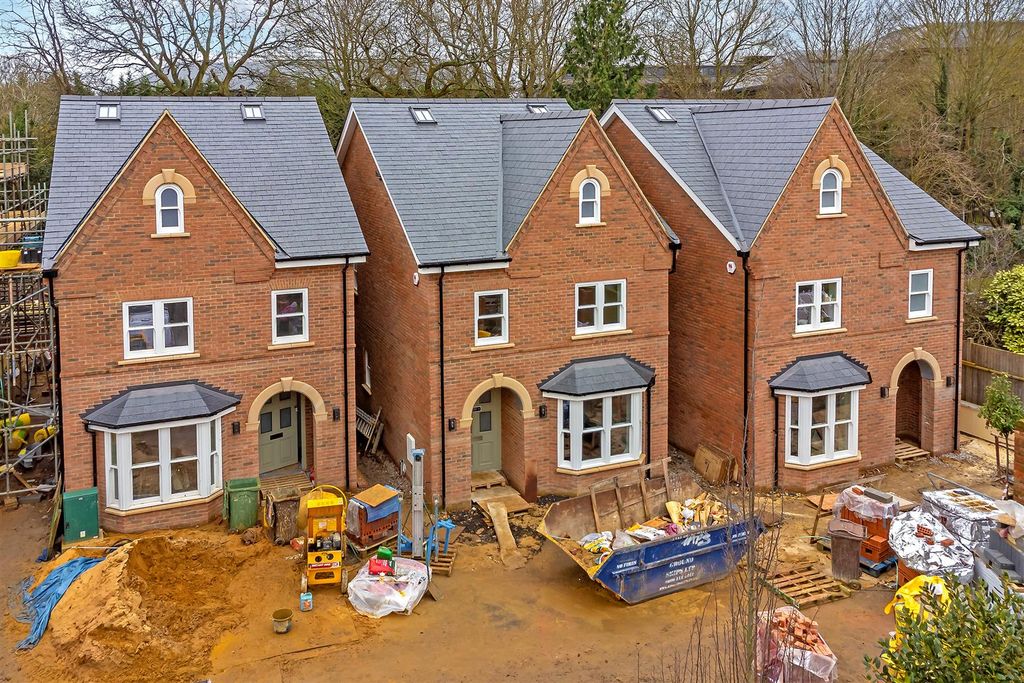 Property photo 1 of 34 2Theoaks-13.Jpg