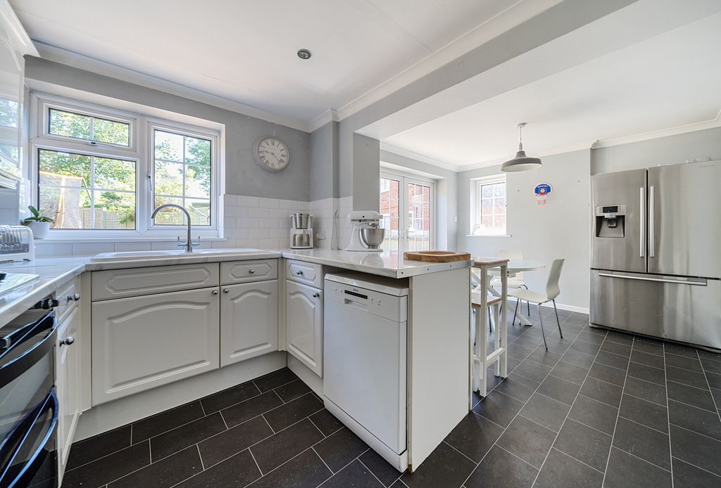 Property photo 2 of 17 1298418-15-6830A2...
