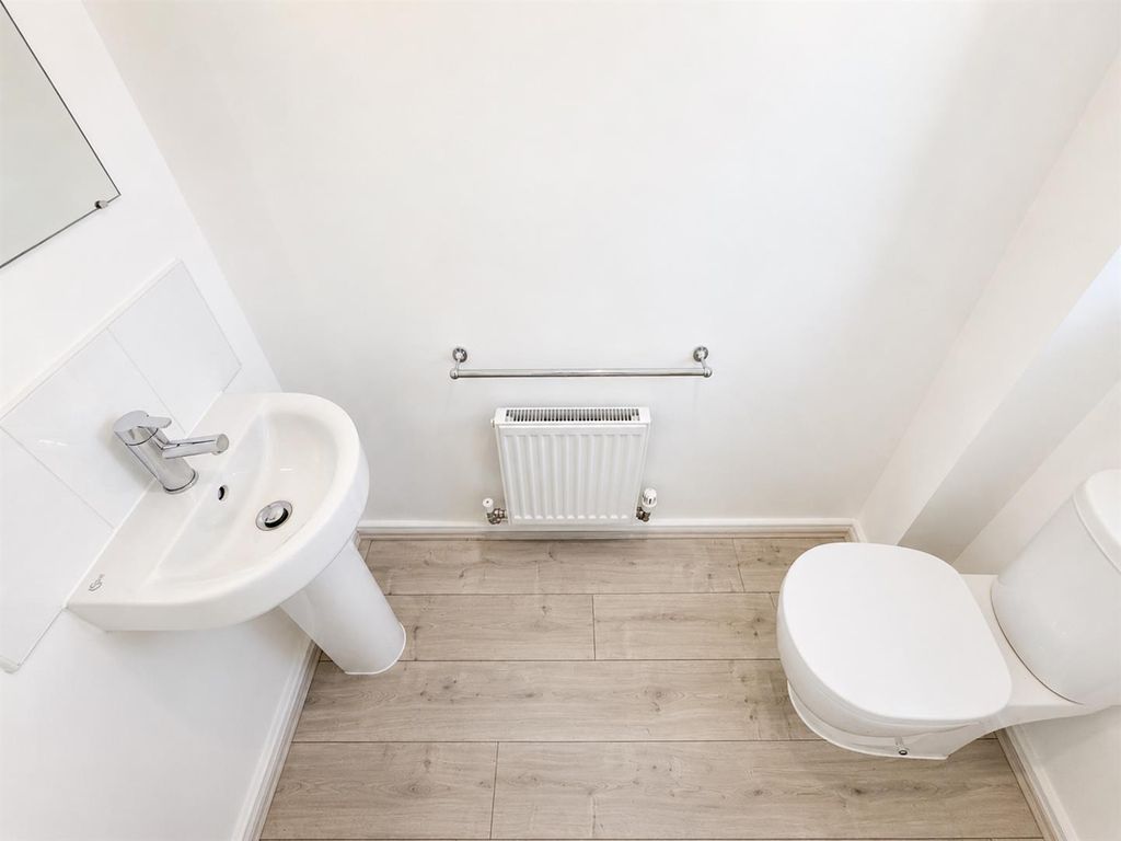 Property photo 3 of 16 WC.Png