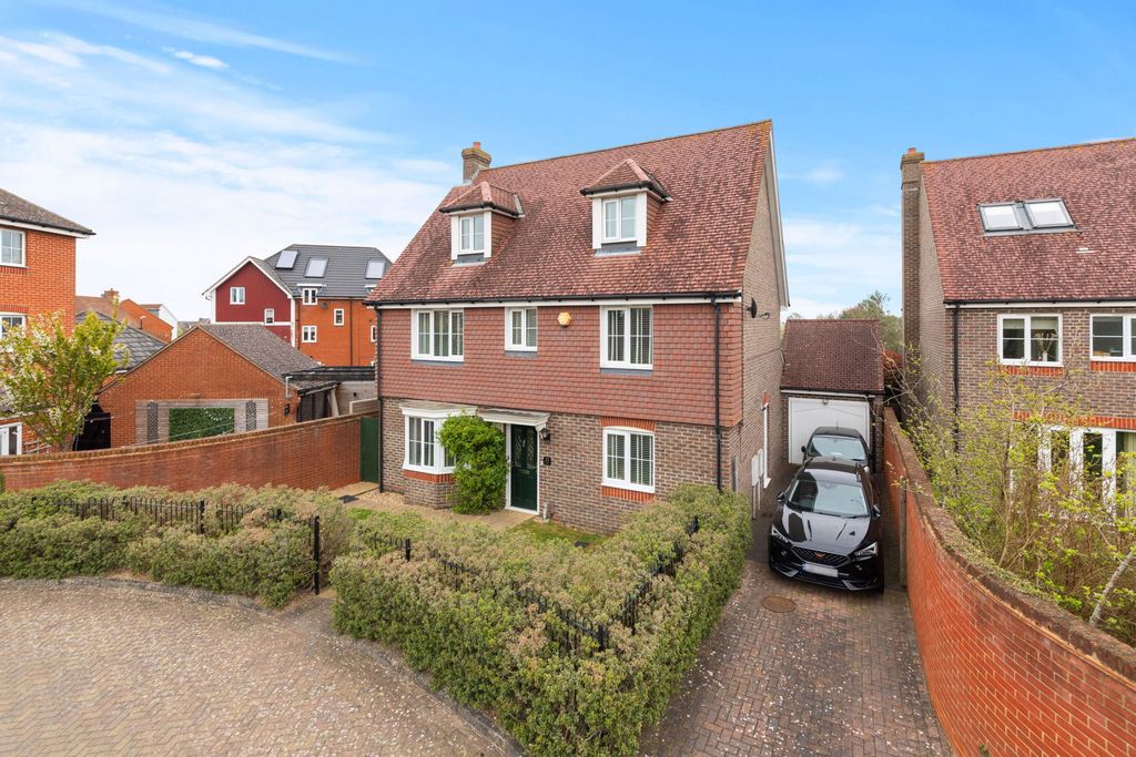 Property photo 2 of 34
