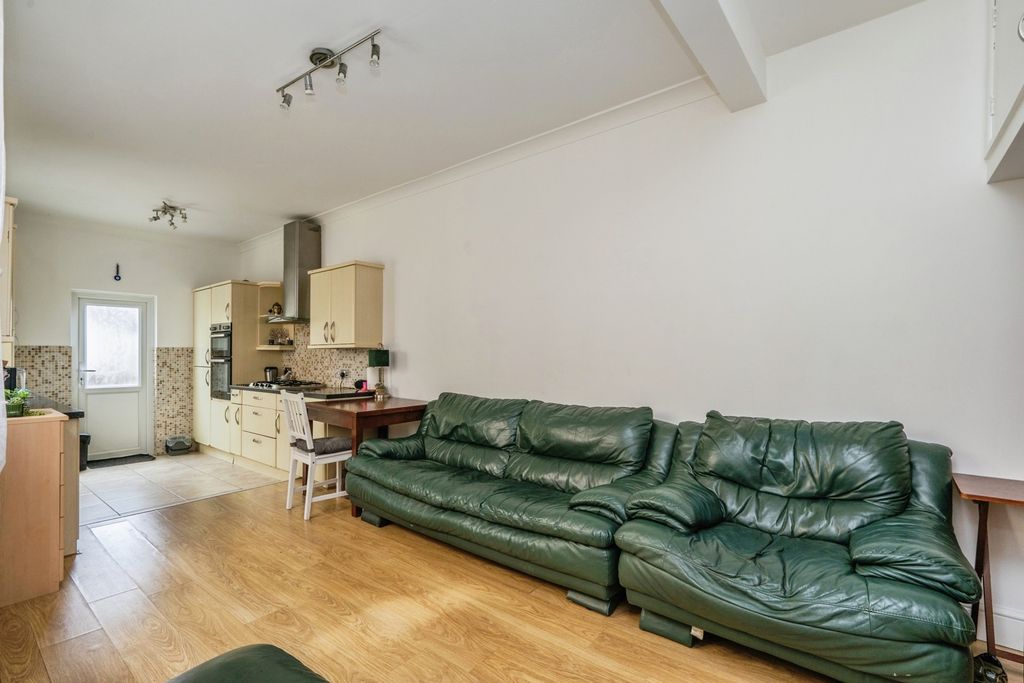 Property photo 3 of 17 Photo