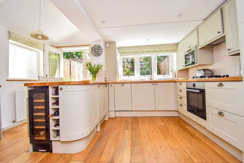 Property photo 3 of 30