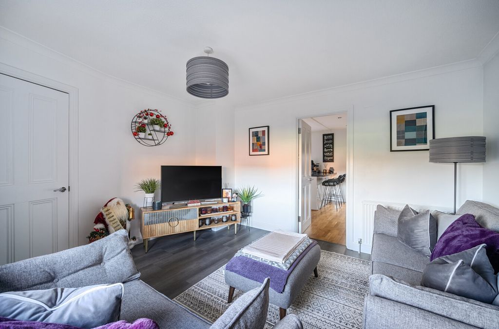 Property photo 2 of 18 1388368-7-693Ace1...